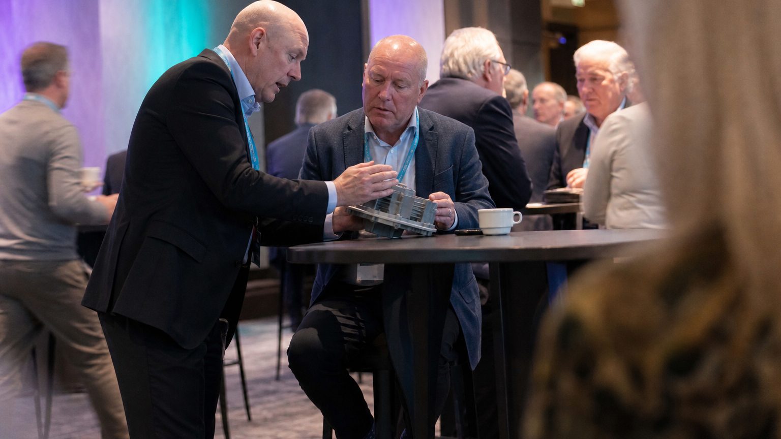 When a Roadshow Beats a Single Summit